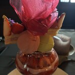 洋菓子店 センチメント - イチゴのソルベ、ピスタチオのジェラート