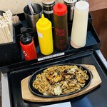 長田本庄軒 - 料理写真:どっさり牡蠣の濃厚焼きそば　１０４５円