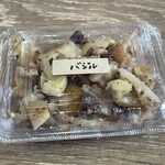 そば処 東亭 - 鶏皮（バジル）１００円