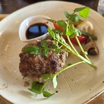 御曹司きよやす邸 - 脂っぽくない、お肉感のあるハンバーグ