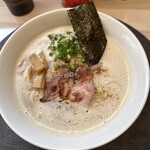 如月 - 濃厚魚介豚骨¥1100 麺半玉大盛¥100