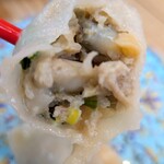 餃子マニア - アサリ餃子→皮を破って飛び出してくる元気さ。いっぱい。