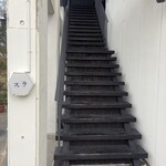ス ラ - 入口へと続く階段　期待が高まります❣️ 動悸かも？