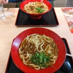 得得 田原本店 - 両方、だし入りカレーうどん（3玉）・油かすトッピング
