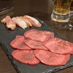 本格焼肉・もつ鍋 肉衛門 - 