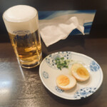 菜香餃子房 - 生ビール、燻製玉子