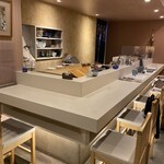 室町 三谷屋 - 内観  カウンター席