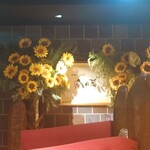 神楽坂 鉄板焼 向日葵 - お店名になっている向日葵のディスプレイ