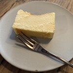 茶房 天井棧敷 - 自家製バスク風チーズケーキ