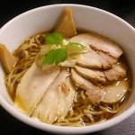 らぁ麺 飛鶏 - 鶏そば６７０円、大盛１００円、チャーシュー２５０円(201501)