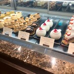 マテリエル - 色とりどりのケーキ