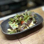 立呑み 千吉良屋 - ◯トマトとチーズのサラダ¥200