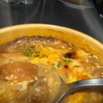 HASSO - 興部富田ファームジャパンブルーチーズを使ったオニオングラタンスープ