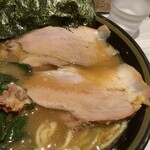 横浜家系 てつ家 - チャーシューもしっかり2枚！