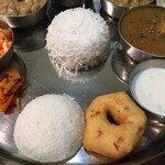 南インド料理 レジナ - イドゥリとワダ