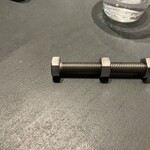 サンデー マンデー - ボルトとナットのカトラリーレスト