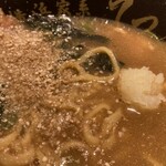 横浜家系 てつ家 - 胡麻とニンニクがお気に入りです。