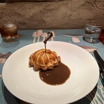 ラ シャッス - 3皿目
      茨城で仕置めたキジバト胸肉と手羽、股肉のひき肉のキャベツ巻きのパイ包み焼き。