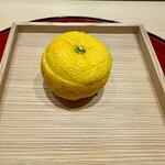 末冨 - 雲丹 花わさび お酢のジュレ 柚子の器で