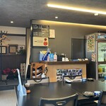 磯料理 辻 - 改装後の店内　お勧めが黒板に書いてあります