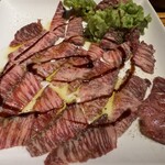 空乃庭 - 宮崎牛のカルパッチョで、いい塩梅の脂です。