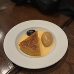 コム・ア・ラ・メゾン - とうもろこし粉のミヤソン　プルーンのアルマニャック漬けとキャラメルのアイス