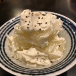 いざかやこばん - 文旦の白和え。ねっとりした白和え衣と爽やかな文旦にピリリとした黒胡椒がマッチ！