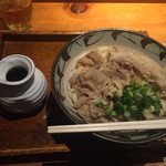 讃岐うどん 野らぼー - 釜肉ぶっかけうどん（税込700円）