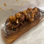 Le Supreme. - ケーキみたいなカタチのパン
      キャラメルサレはオサレのサレ⁇ちゃうよなぁ…ん?