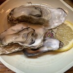 居酒屋 盛 - 地元産の牡蠣です。
