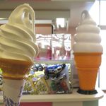 ミルクハウス - バニラシングルソフトクリーム（280円）