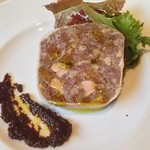 カーサ・デル・チーボ - 蝦夷鹿バラ肉とフォアグラのテリーナ 黒にんにくのソース
