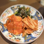 高円寺 焼肉ここち - ◯キムチ盛り¥1,000
      …白菜キムチ、ニラのキムチナムル、山芋のカクテキ。