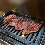 高円寺 焼肉ここち - まずは両面を焼いてから、