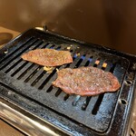 高円寺 焼肉ここち - 焼いてます♪