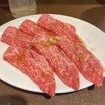 高円寺 焼肉ここち 市場店 - もっぱら重たい脂は苦手な大人の私ですが…
                                ロースより…カルビが美味しいと思ってしまったほど
                                上質な脂身です(*´-`)♡