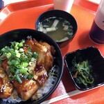 パノラマハウス - 料理写真:照り焼きチキン丼¥1,870-
