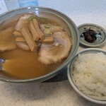 めんきち  - チャーシュー多めの"梅"と白飯