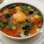 ビストロ ダイア - 開けると、綺麗な海の幸の下には、蕪のプリンが敷いてあります