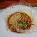 ビストロ ダイア - 金目鯛とオマール海老のカルタファタ包み　白老産桜海老の香り