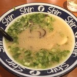 博多らーめん Shin-Shin -  煮卵入りラーメンのヌキ