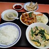 ヨイヨイ亭 - 「おえらび定食(酢豚・ニラ玉炒め)チョイス＆餃子」1000円(⁠^⁠^⁠)!!