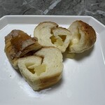 塩パン屋 パン・メゾン - 塩パンのアップルパイ　酸味と甘味のアップル