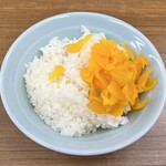 横浜ラーメン　武蔵家 - 無料のライス。たくあんライスではない笑「福徳」参照。このネタはずっと言い続けます