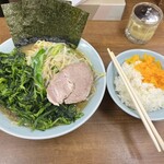 横浜ラーメン　武蔵家 北千住店 - 全貌