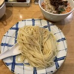 希須林 - ✅担々つけ麺(太麺300g)¥1.200
      　※辛さ3段階からセレクト(中辛)
      　※ご飯無料(お代わりも無料)
      　※野菜マシ可能
      　※土曜限定メニュー