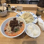 希須林 - ✅担々つけ麺(太麺300g)¥1.200
      　※辛さ3段階からセレクト(中辛)
      　※ご飯無料(お代わりも無料)
      　※野菜マシ可能
      　※土曜限定メニュー