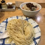 希須林 - ✅担々つけ麺(太麺300g)¥1.200
      　※辛さ3段階からセレクト(中辛)
      　※ご飯無料(お代わりも無料)
      　※野菜マシ可能
      　※土曜限定メニュー
