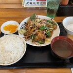 野菜炒め専門店 ベジ家 - 料理写真:サービス定食　味噌回鍋肉　マシ肉　抜きニンニク　アブラあり　ご飯大盛　追加ニラ