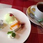 チロル - ランチ デザート、紅茶 2015/1